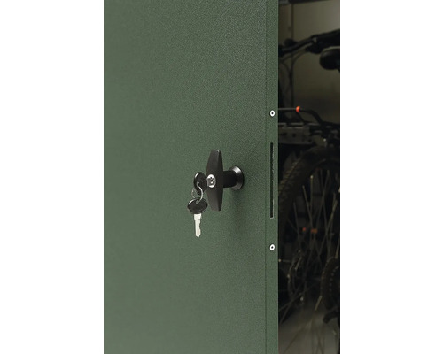 Detailansicht eines abschliessbaren Fahrradschuppens mit Fahrrädern im Inneren