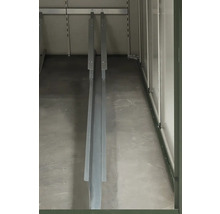 Innenansicht eines leeren Metallschranks mit Schienen