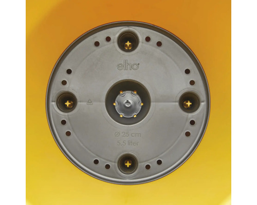 Unterseite eines elho Blumentopfs mit 25 cm Durchmesser und 5,5 Liter Volumen mit Drainagelöchern.