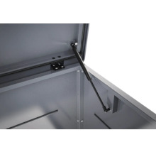 Detailansicht der Gasdruckfeder an einer Gartenbox aus Metall zum einfachen Öffnen und Offenhalten des Deckels.