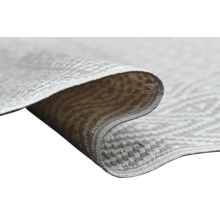 Nahaufnahme eines flachgewebten Teppichs mit geometrischem Muster, umgeschlagene Ecke zeigt die Struktur des Gewebes.