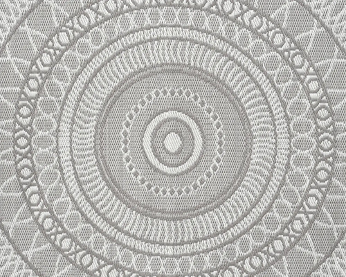 Nahaufnahme eines gewebten Teppichs mit kreisförmigem Mandala-Muster und geometrischen Details.