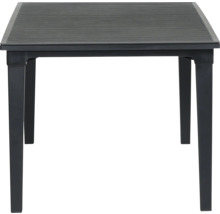 Quadratischer Gartentisch aus Kunststoff in Anthrazit mit einer Tischplatte in Holzoptik.