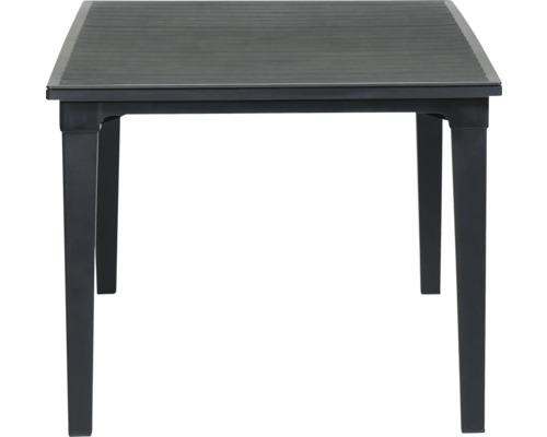 Quadratischer Gartentisch aus Kunststoff in Anthrazit mit einer Tischplatte in Holzoptik.