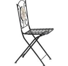 Klappbarer Bistrostuhl aus schwarzem Metall mit verzierter Rückenlehne und rundem Mosaik-Element.