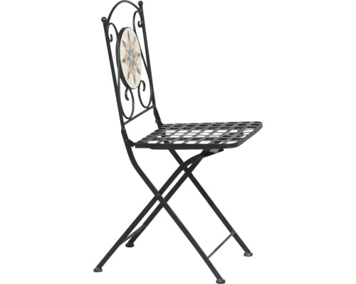Klappbarer Bistrostuhl aus schwarzem Metall mit verzierter Rückenlehne und rundem Mosaik-Element.