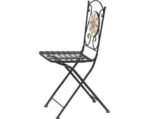 Klappstuhl aus Metall für den Garten im Bistro-Stil mit Mosaik-Verzierung an der Rückenlehne und Gitter-Sitzfläche.