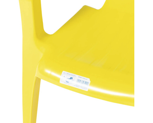 Detailaufnahme eines gelben Gartenstuhls aus Kunststoff mit einem Progarden Produktaufkleber.