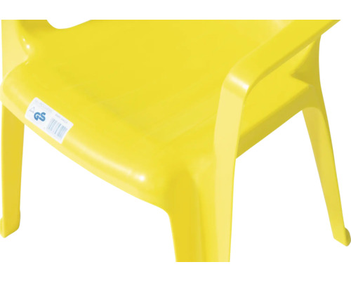 Gelber Kunststoffstuhl für Kinder mit Siegel für geprüfte Sicherheit.