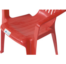 Roter Stapelstuhl für Kinder aus Kunststoff mit Armlehnen und Geprüfte Sicherheit Siegel.