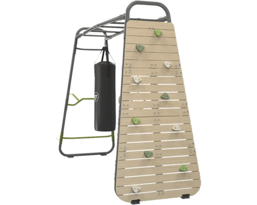 Klettergerüst mit Kletterwand aus Holz, Klettergriffen, Boxsack und Klimmzugstange aus Metall für Fitnessübungen.