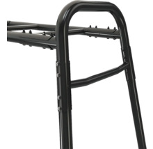 Detailaufnahme eines schwarzen Metallrahmens mit Verschraubungen.