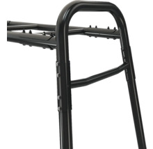 Detailaufnahme eines schwarzen Rohrrahmens aus Metall mit verschraubten Verbindungen.