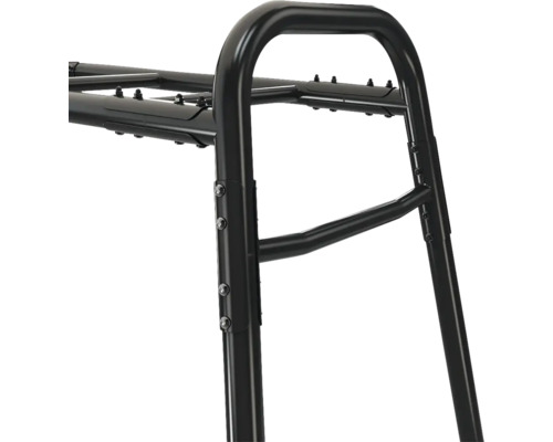 Detailaufnahme eines schwarzen Rohrrahmens aus Metall mit verschraubten Verbindungen.