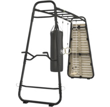 Schwarze Outdoor-Fitnessstation aus Metall mit Boxsack, Turnringen, Strickleiter und Kletterwand.