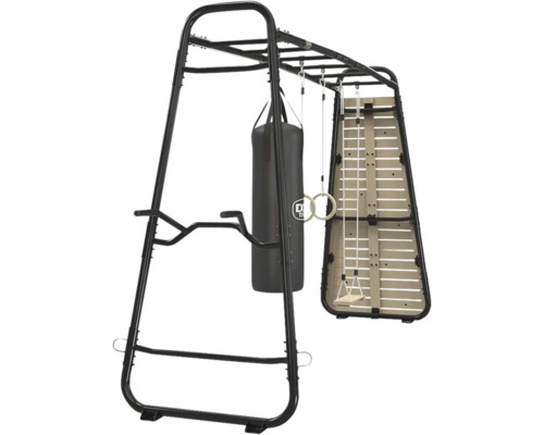 Schwarze Outdoor-Fitnessstation aus Metall mit Boxsack, Turnringen, Strickleiter und Kletterwand.