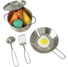 Spielkochset aus Metall mit Topf, Deckel, Pfanne, Kelle, Pfannenwender und Spiellebensmitteln wie Spiegelei, Karotte, Brokkoli und Mais.