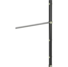 Schwarzer Zaunpfosten aus Metall mit silberner Querstrebe und Befestigungsschellen für einen Gartenzaun.