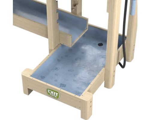 Detailansicht einer Wasserbahn aus Holz mit blauen Kanälen und Meeresmotiven. EXIT Toys Logo auf dem Holzrahmen.