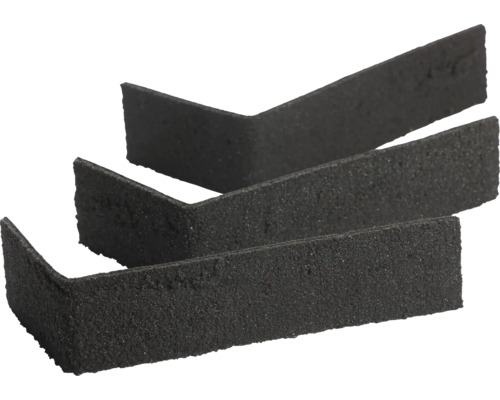 Drei schwarze Winkelriemchen mit strukturierter Oberfläche für die Eckverkleidung von Wänden.