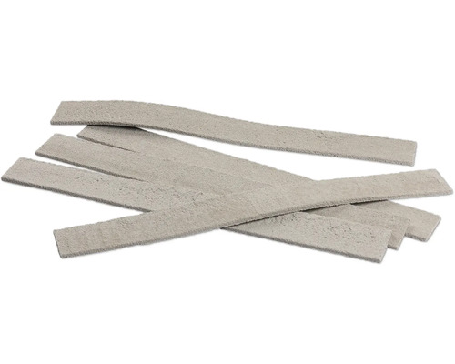 Mehrere Riemchen in Steinoptik aus Beton für die Wandgestaltung.