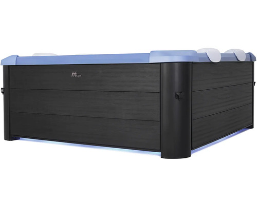 MSpa Whirlpool mit Paneelen in dunkler Holzoptik, blauem Rand und integrierter Bodenbeleuchtung.