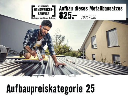 Handwerker trägt Dichtstoff auf ein Wellblechdach auf. Hornbach Handwerker-Service Logo. Montage eines Metallbausatzes in heller Umgebung.