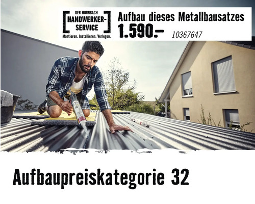 Handwerker trägt Dichtstoff auf ein Metalldach auf. Hornbach Handwerker-Service Logo und Information zum Aufbau eines Metallbausatzes.