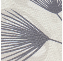 Detailaufnahme einer Vliestapete mit floralem Gräser-Muster und feiner Linienstruktur.