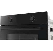 Einbaubackofen mit schwarzer Glasfront, zwei Drehreglern für Temperatur und Backfunktionen sowie einem schwarzen Griff.