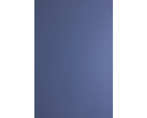 Matt gestrichene Wandfläche in Dunkelblau.