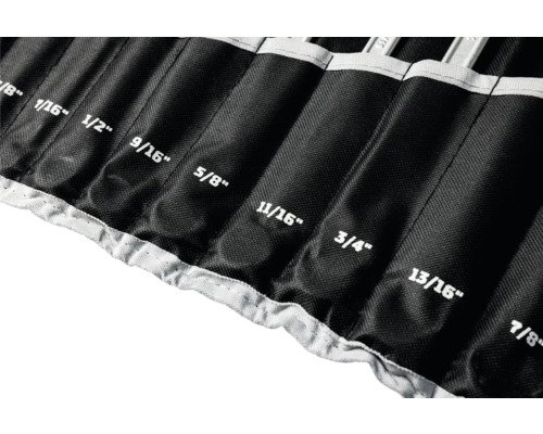 Schwarze Werkzeugrolltasche aus Textil mit beschrifteten Fächern für Schraubenschlüssel in Zollgrößen.