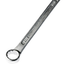 Nahaufnahme eines Ringschlüssels aus Metall mit der Größenprägung 9/16 auf dem Griff.