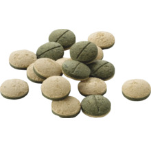 Zweischichtige Fischfutter-Tabletten für Bodenfische im Aquarium.