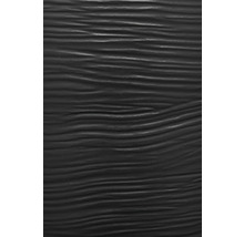 Nahaufnahme einer dunklen horizontal strukturierten Oberfläche mit wellenförmigem Relief.