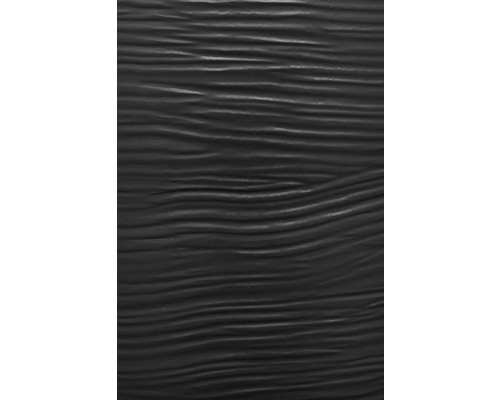 Nahaufnahme einer dunklen horizontal strukturierten Oberfläche mit wellenförmigem Relief.