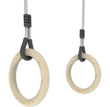 Turnringe aus Holz mit Seilen und schwarzen Kunststoffbefestigungen