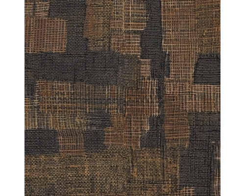 Strukturierte Tapete mit gewebtem Patchwork-Muster in Braun und Schwarz.