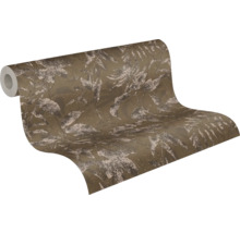 Vliestapete mit botanischem Blattmuster in Braun und Beige, leicht strukturierte Oberfläche.
