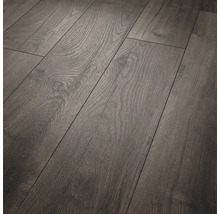 Laminatboden in dunkler Holzoptik mit ausgeprägter Maserung und Struktur.