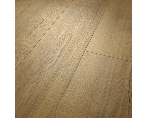 Laminatboden in Eichen-Optik mit natürlicher Maserung.