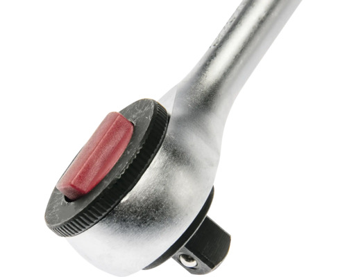 Nahaufnahme eines Knarrenkopfs aus Metall mit rotem Umschalthebel und schwarzem Einstellrad.