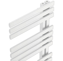 Weißer Badheizkörper mit flachen horizontalen Querstreben.