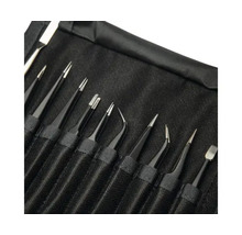 Präzisions-Pinzetten-Set in einer schwarzen Stofftasche mit verschiedenen Spitzenformen.