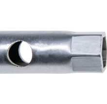 Detailansicht eines Rohrsteckschlüssels aus Metall mit Sechskant-Profil und Bohrung für einen Drehstift.