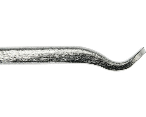 Gebogene Metallspitze eines Brecheisens mit strukturierter Oberfläche.