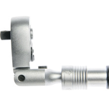 Detailansicht einer Gelenk-Umschaltknarre aus Metall mit verstellbarem Kopf.