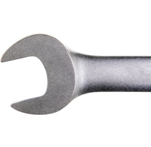 Nahaufnahme eines Maulschlüsselkopfs aus mattem Metall