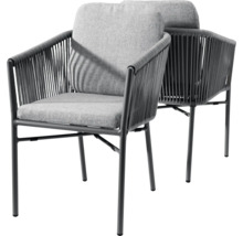 Zwei graue Gartenstühle mit Metallgestell, Seilbespannung sowie Sitzkissen und Rückenkissen aus Stoff.