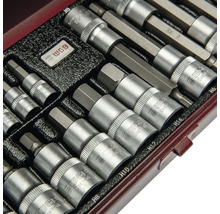WGB Steckschlüsseleinsätze Set mit Innensechskant-Bits aus Metall ordentlich sortiert in einem Werkzeugkoffer mit WGB Logo.